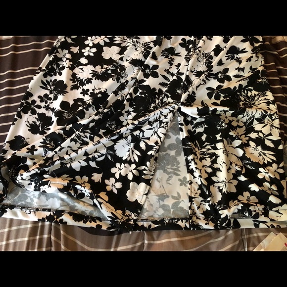 🔴Pretty Maxi Skirt Flower Floral EUC - Picture 5 of 5